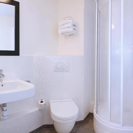 Hotel Campanile Centre 3*