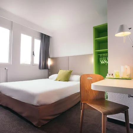 Campanile Centre Отель Кретей