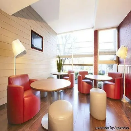 Отель Campanile Centre Кретей