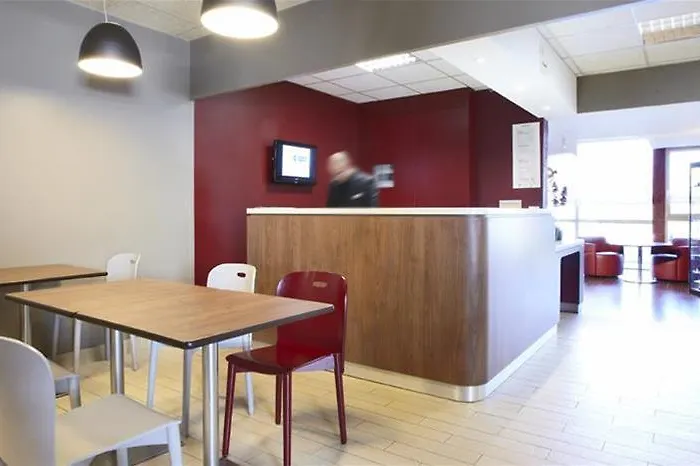 Hotel Campanile Centre 3*